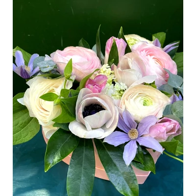 Szív alakú virágdoboz